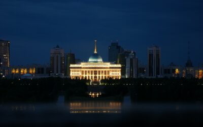 Le Kazakhstan célèbre la Constitution : Kassym-Jomart Tokaïev et Erlan Karin rappellent son importance