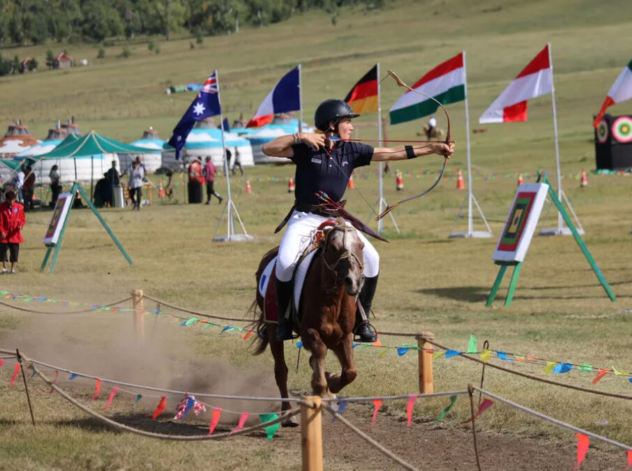 Les Jeux Nomades Mondiaux : la France triomphe lors de l’épreuve d’archerie à cheval !