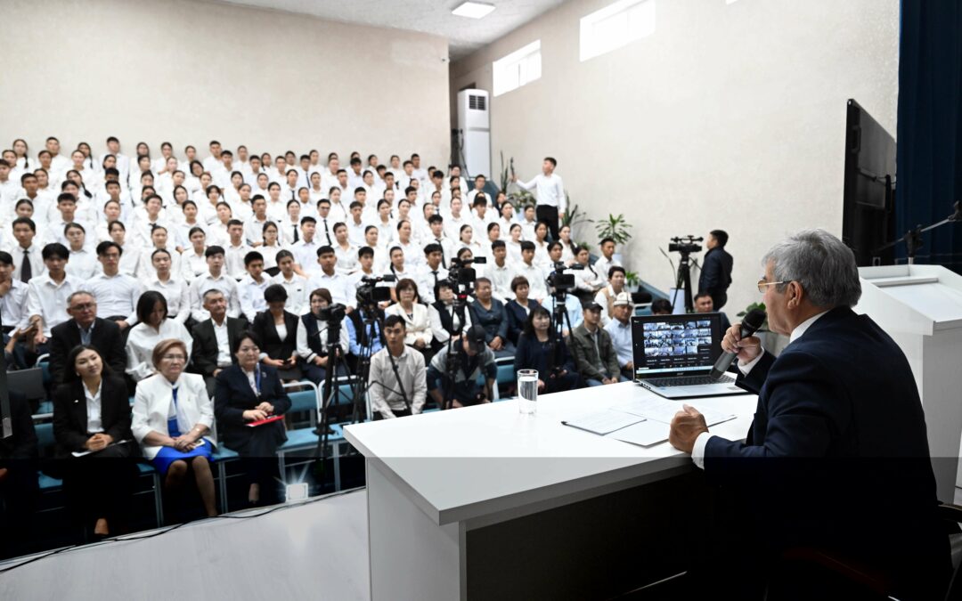 Rentrée scolaire : Suyunbek Kasmambetov rend hommage aux pères fondateurs du Kirghizstan