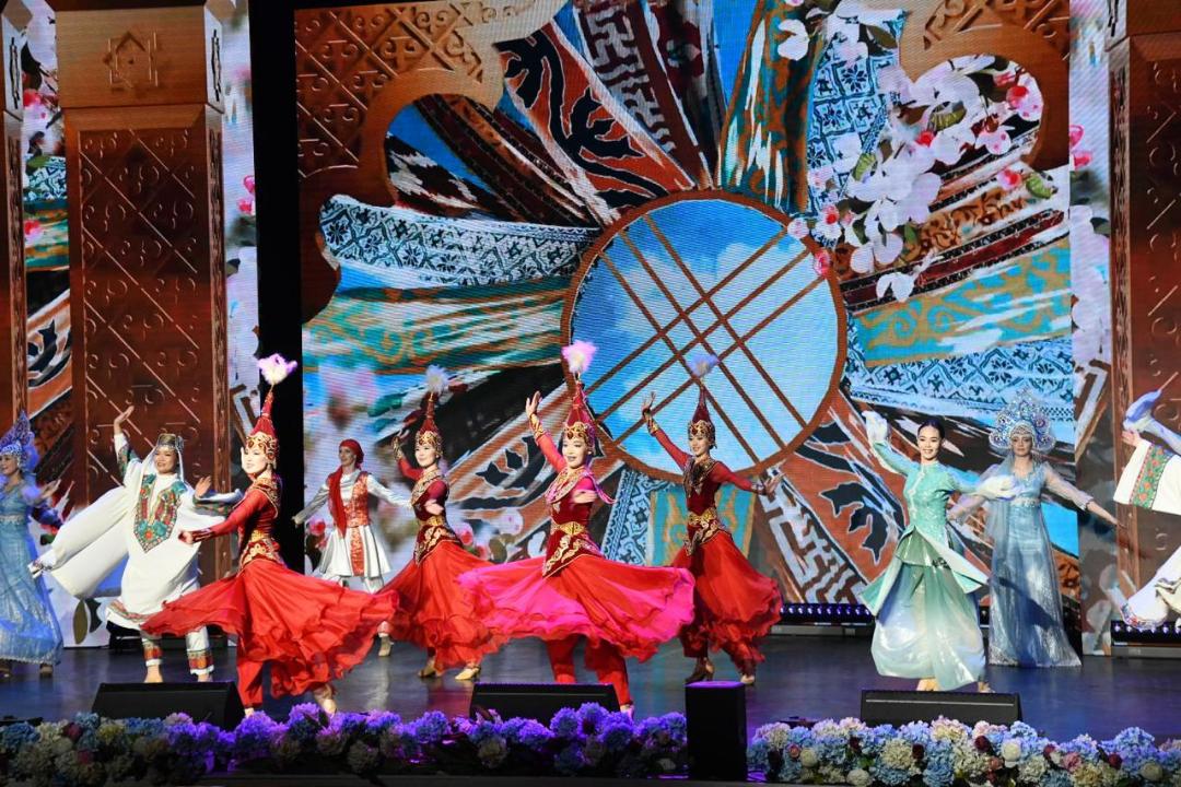Une nation, 130 ethnies : le Kazakhstan célèbre son unité dans la rue