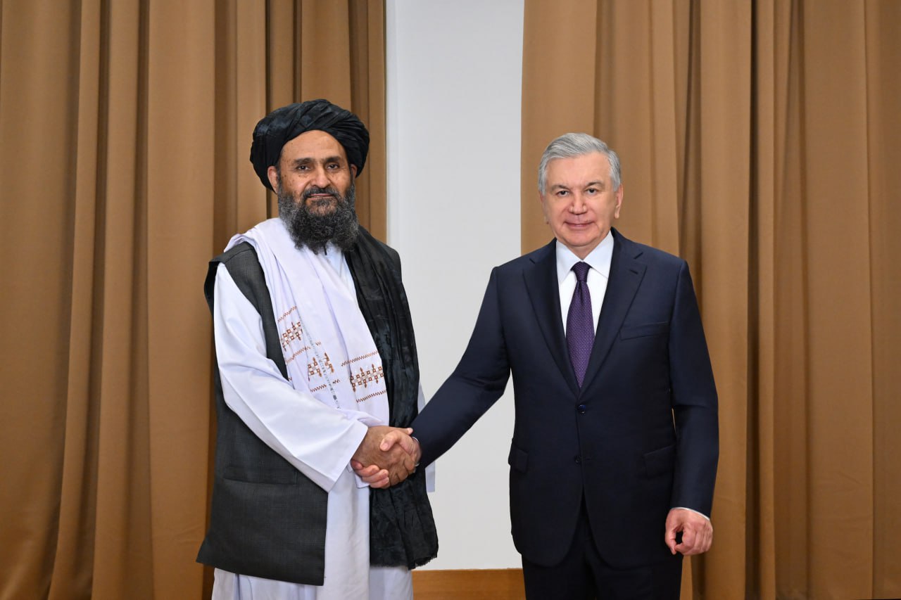 Shavkat Mirziyoyev et Abdul Ghani Baradar