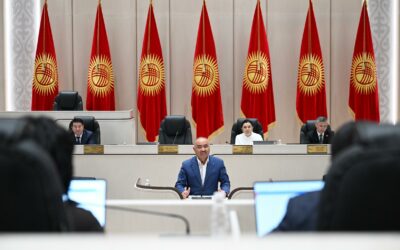 Kirghizstan : le parlement a voté sa propre dissolution, les élections anticipées fixées au 30 novembre 2025