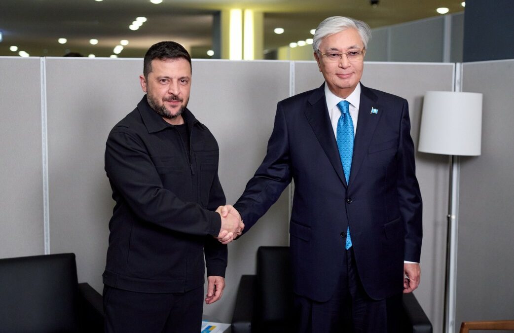 Volodymyr Zelensky rencontre Kassym-Jomart Tokaïev à New York pour relancer la paix