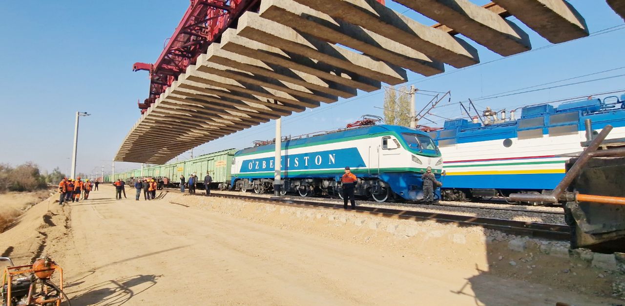 Trains, locomotives, infrastructures : l’Ouzbékistan lance un programme ferroviaire colossal