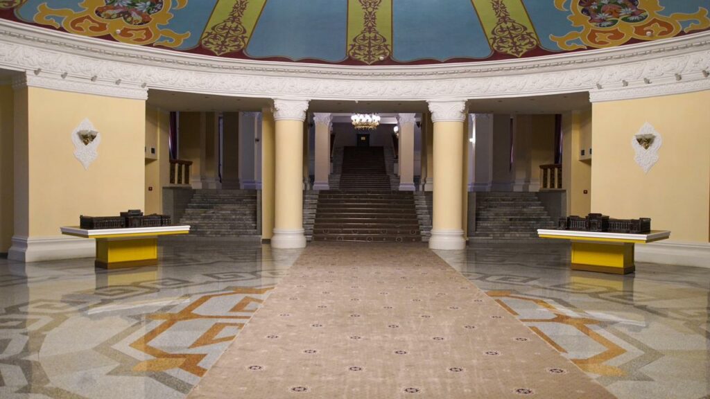 À Almaty, des modèles tactiles rendent les bâtiments accessibles aux aveugles