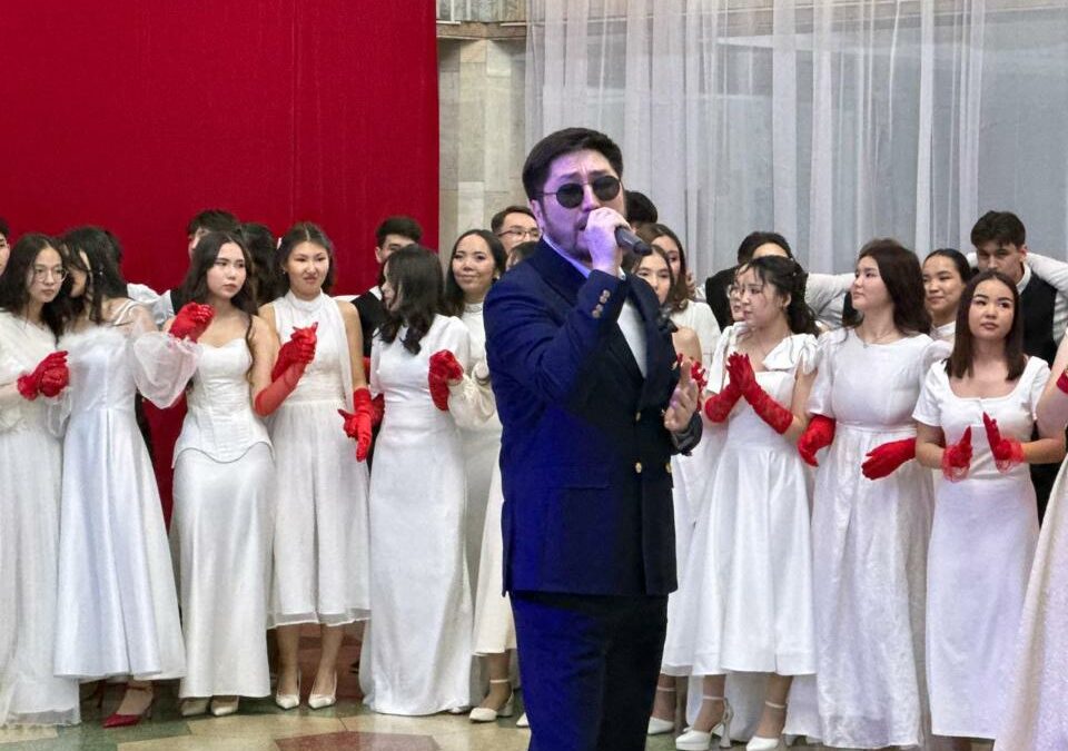 Au Kazakhstan, concerts, fleurs et hommages pour les femmes le 8 mars