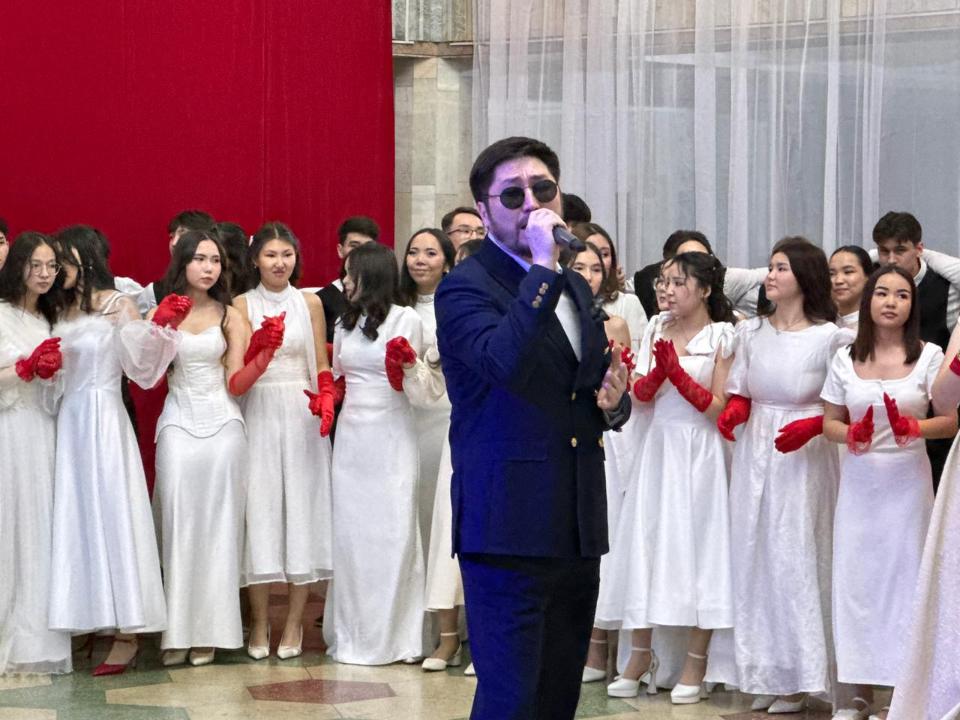 Au Kazakhstan, concerts, fleurs et hommages pour les femmes le 8 mars