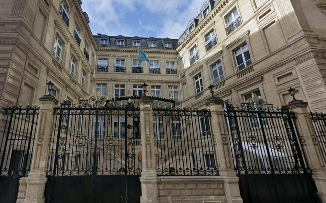 Ambassade du Kazakhstan à Paris, services consulaires