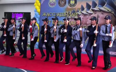 Kazakhstan : plus de 50 écoliers diplômés de la « Jeune garde » policière