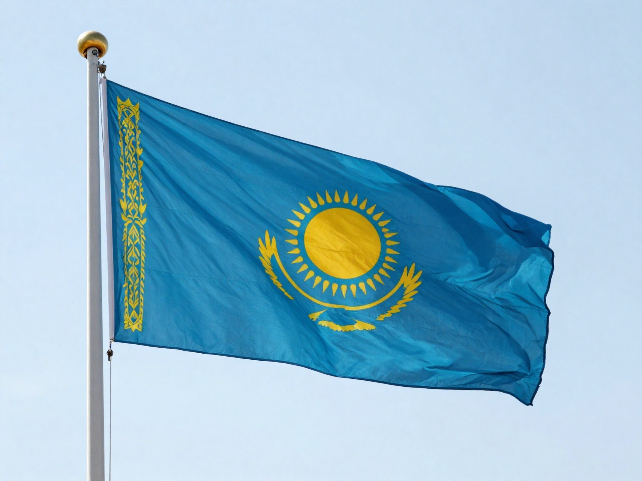 drapeau-kazakhstan-respect-symboles-nationaux Drapeaux nationaux déchirés : un Kazakhstanais a appelé la police