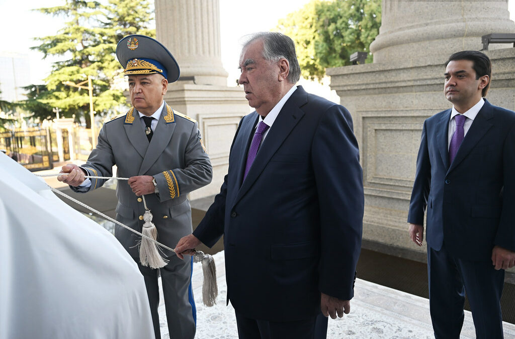 Tadjikistan : le ministère de la Justice inaugure son nouveau siège sous fond de sévères critiques