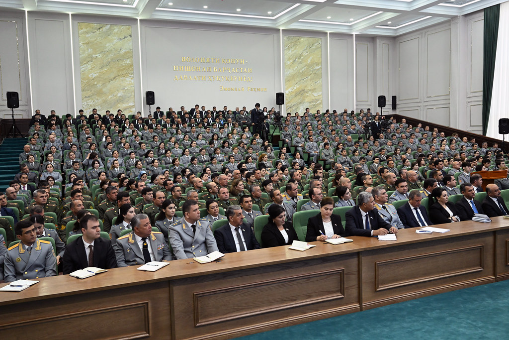 Tadjikistan : le ministère de la Justice inaugure son nouveau siège sous fond de sévères critiques