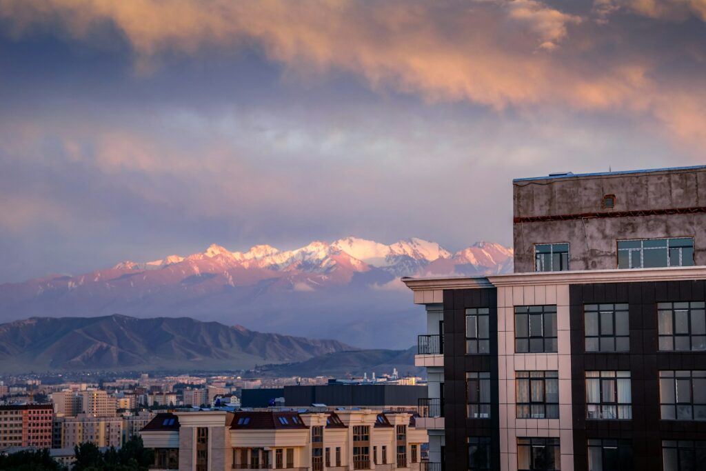 Au Kirghizstan, les habitants ont reçu l'ordre de quitter la capitale pendant le sommet de l'Organisation de coopération de Shanghaï