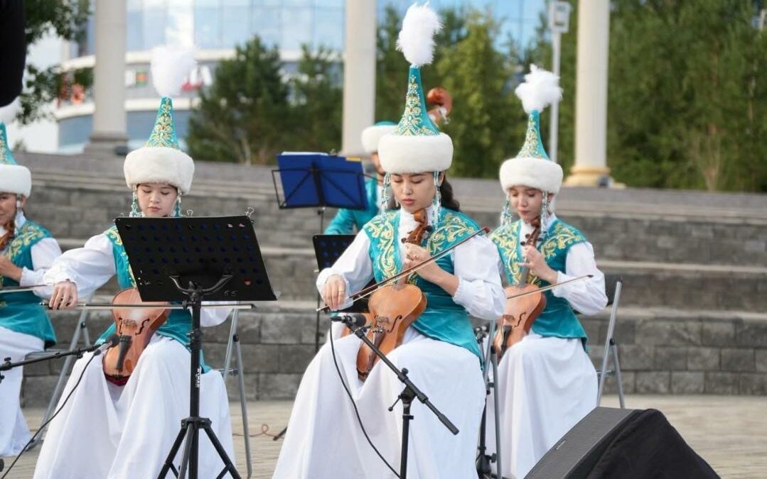 Dombra : le Kazakhstan fête son instrument de musique national
