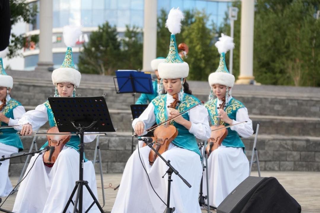 Dombra : le Kazakhstan fête son instrument de musique national