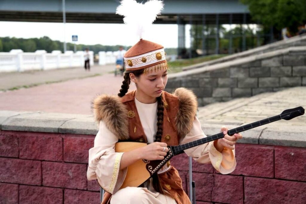 Dombra : le Kazakhstan fête son instrument de musique national
