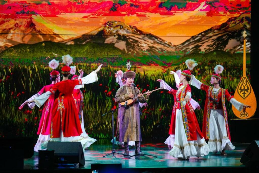 Dombra : le Kazakhstan fête son instrument de musique national