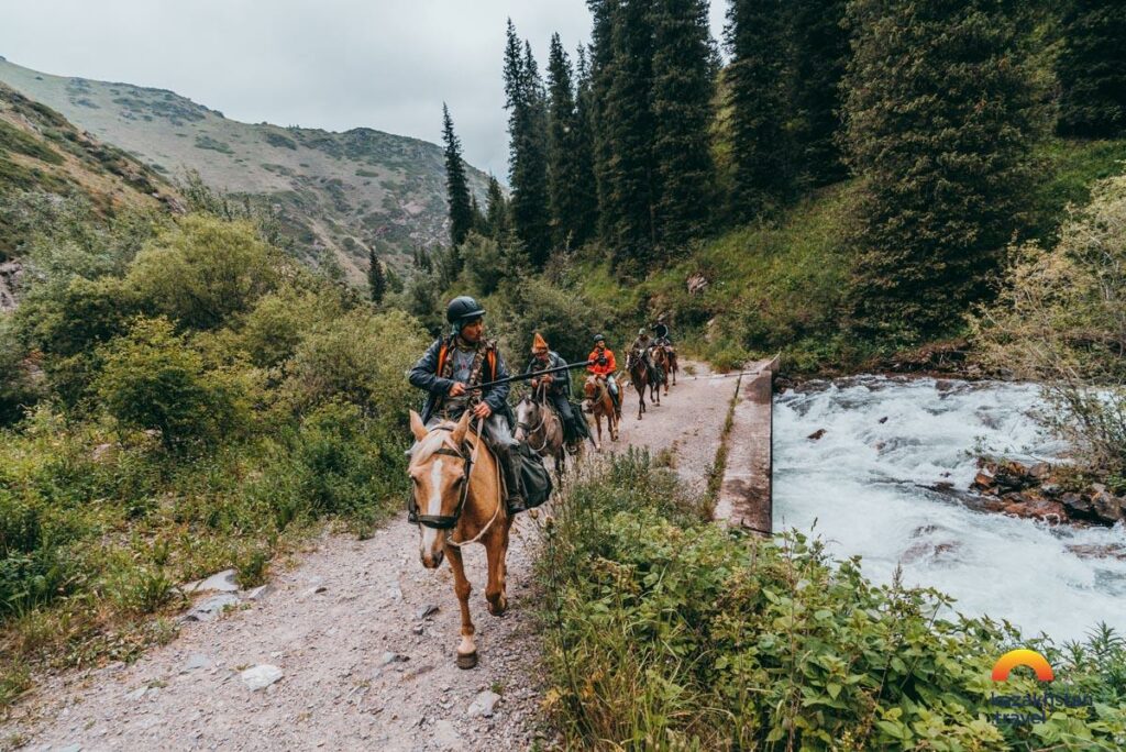 Guides au Kazakhstan : les étrangers ne pourront plus conduire de visites à partir du 1er août 2026