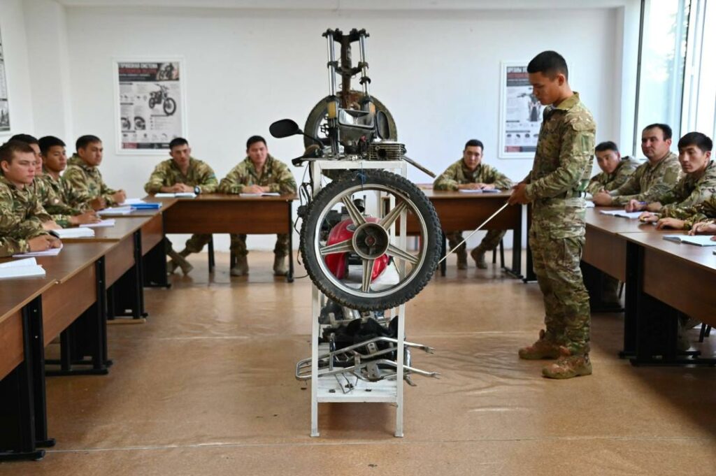 Les motos s'imposent dans l'armée kazakhstanaise pour répondre aux nouvelles réalités du champ de bataille