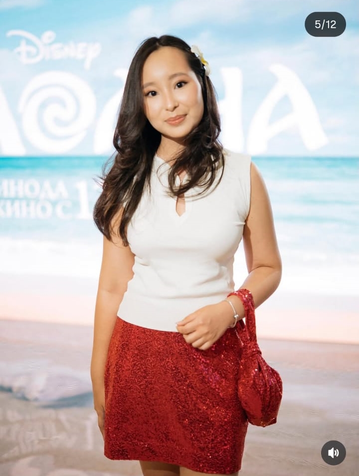 La Kazakhstanaise Sanat Asuat prête sa voix chantée à Moana dans le doublage russe