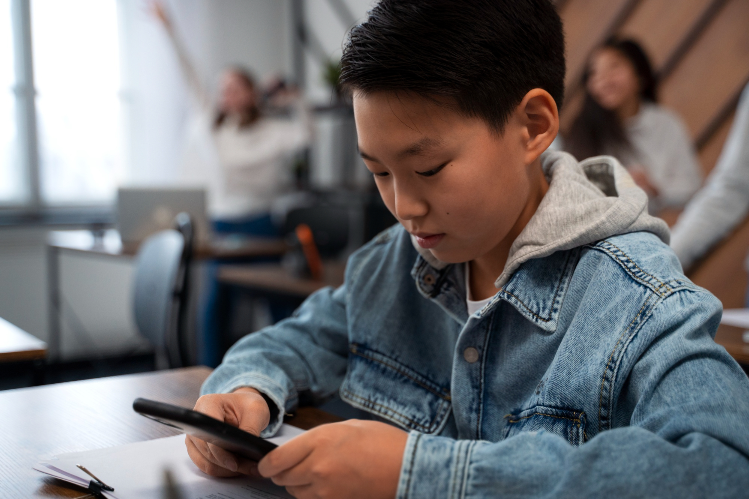 Après la France, le Kazakhstan lui aussi interdira les réseaux sociaux aux moins de 16 ans