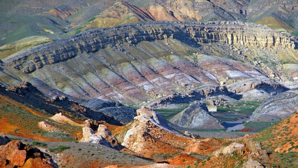Madygen : le trésor géologique du Kirghizstan reconnu mondialement