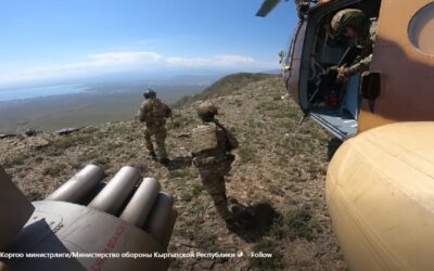 Manœuvres militaires Kirghizstan-Russie : drones et combats en montagne