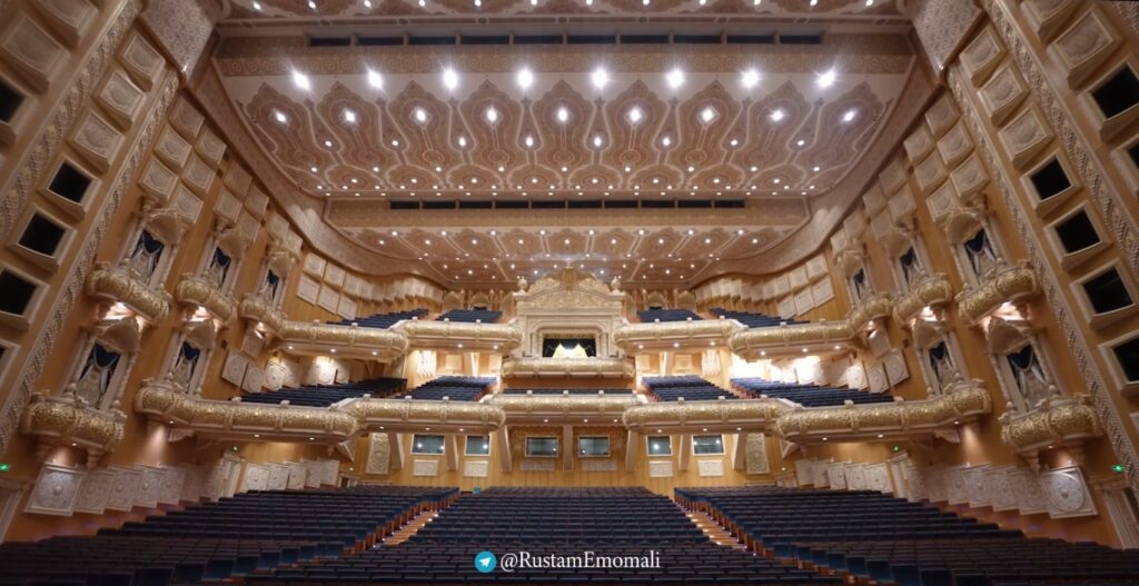 Tadjikistan : le nouveau théâtre de Douchanbé ouvre ses portes
