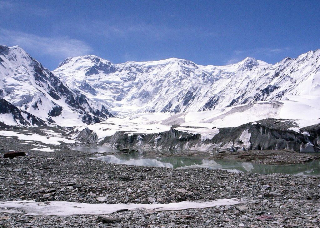 tian-shan-kirghizstan-montagnes-pic-permis