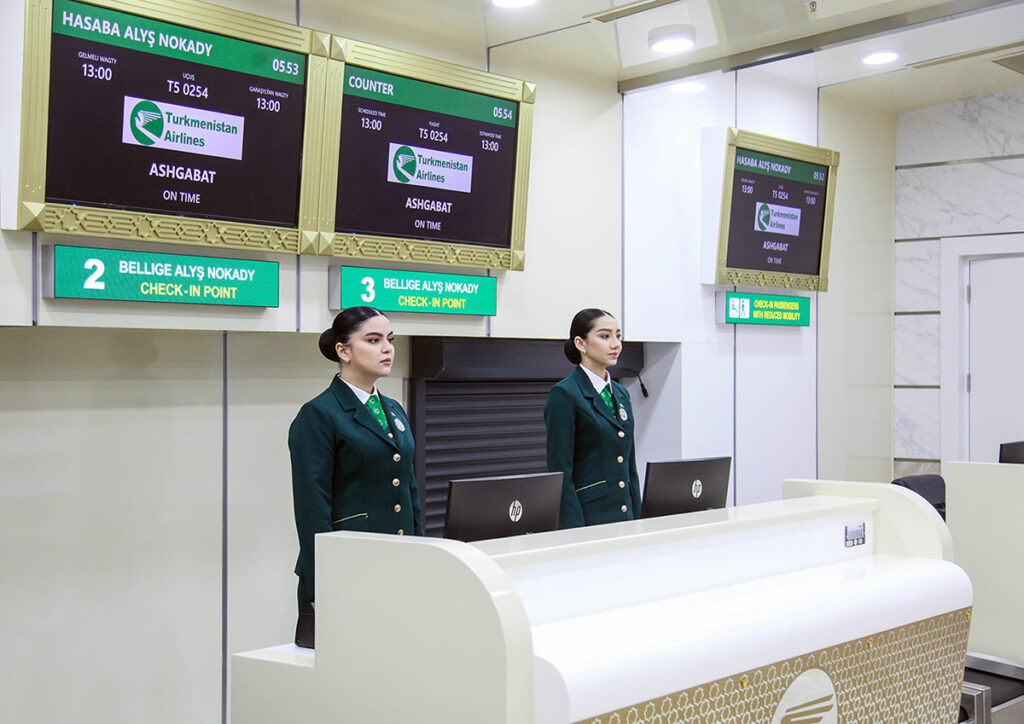 Turkménistan : des étudiants empêchés de quitter le pays avant la rentrée