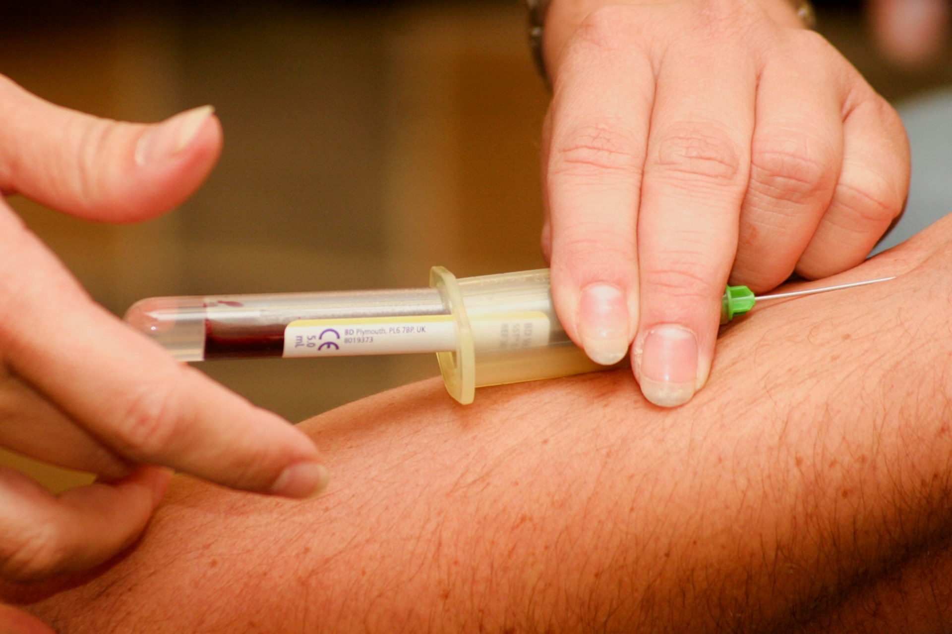 Au Tadjikistan, un test VIH négatif exigé pour travailler en institut de beauté